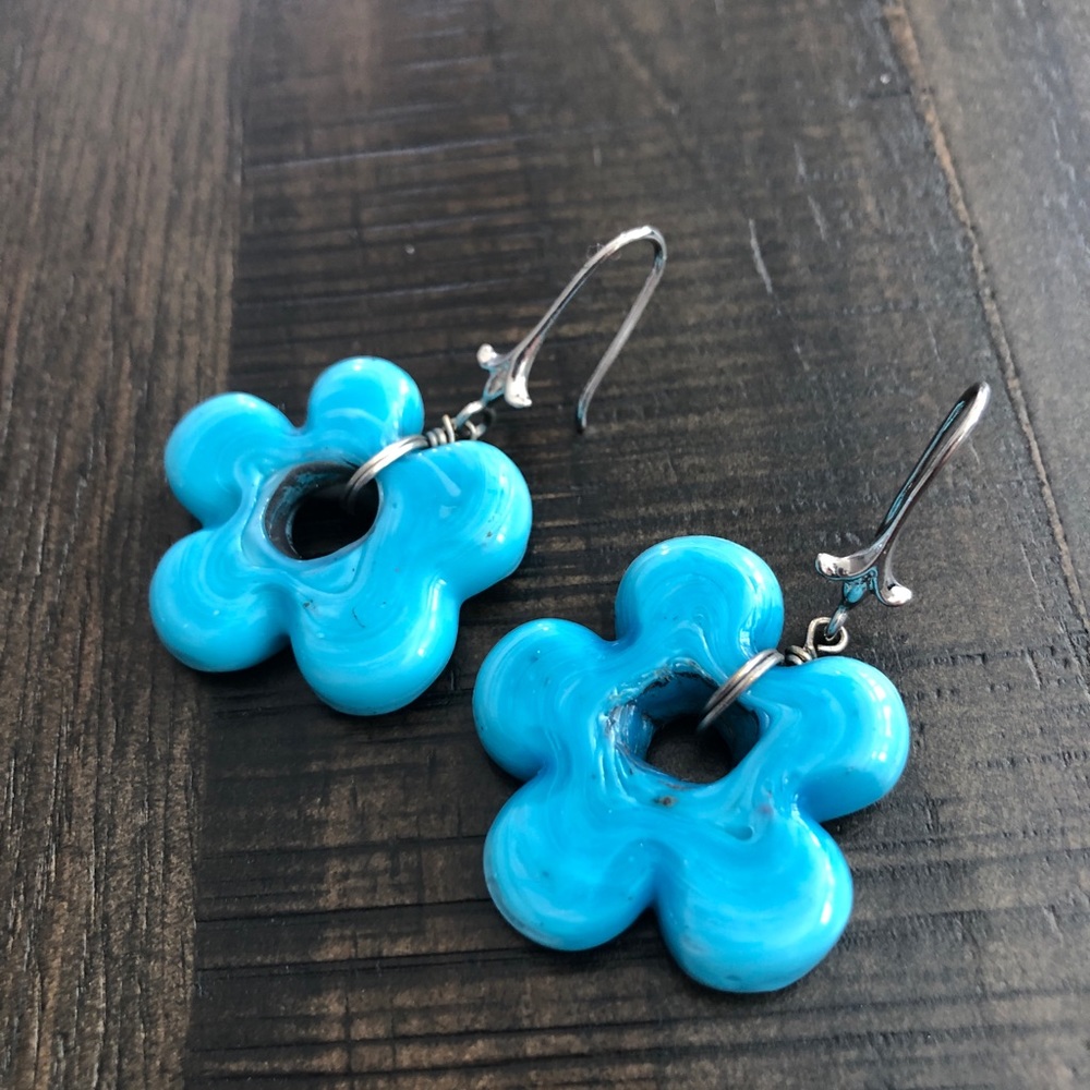 Fun blue stone flower earrings